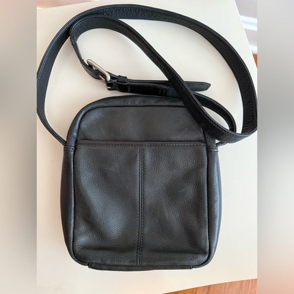Fossil Vintage Black Leather Adjustable Crossbody - Picture 3 of 8